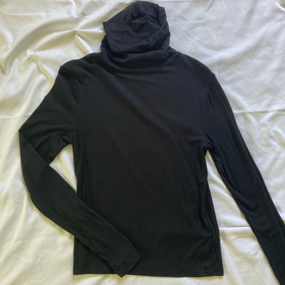 H&M Divided Black Ribbed Turtleneck -Size M